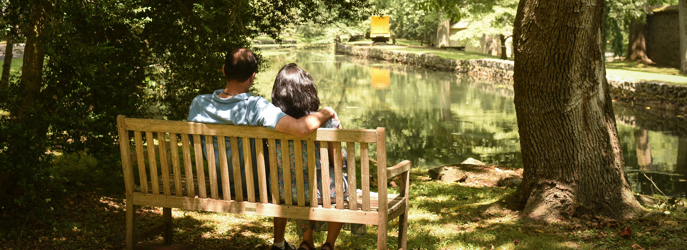 banner-2200x800-couple-bench.jpg