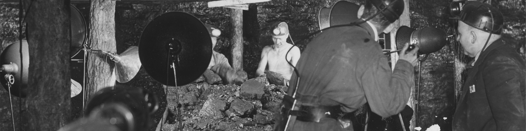 res-stacks-banners-coal-miners-tv-crew-camera-hagley-PC20110411_978.jpg