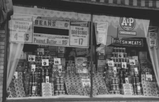 The_Great_Atlantic__Pacific_Tea_Co_Grocery_Store_Wilmington_Delaware_interior_view.jpg