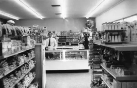 Wawa_store_interior.jpg