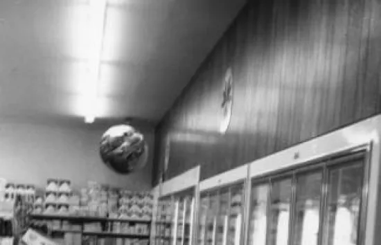 Wawa_store_interior.jpg